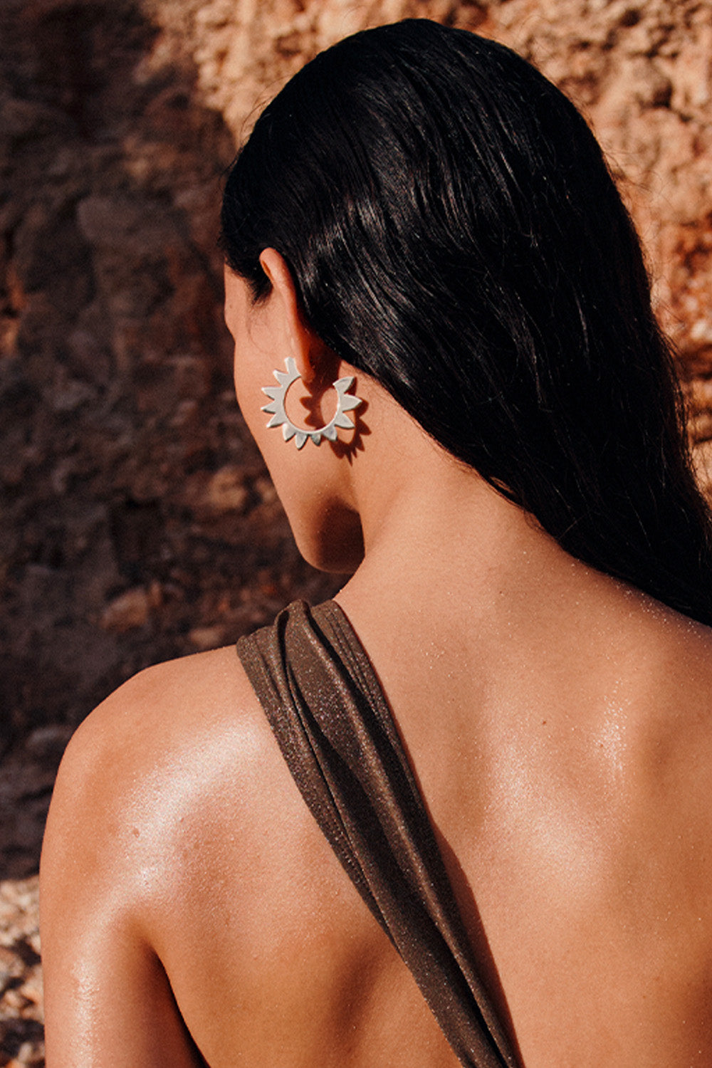 Boucles d'oreilles longues et bohèmes avec des très petites Boucles d'oreilles longues et bohèmes avec des très petites