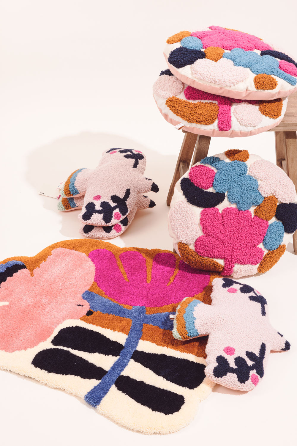 Multicolored tufted carpet
Des Petits Hauts x CHAUMIERE OISEAU