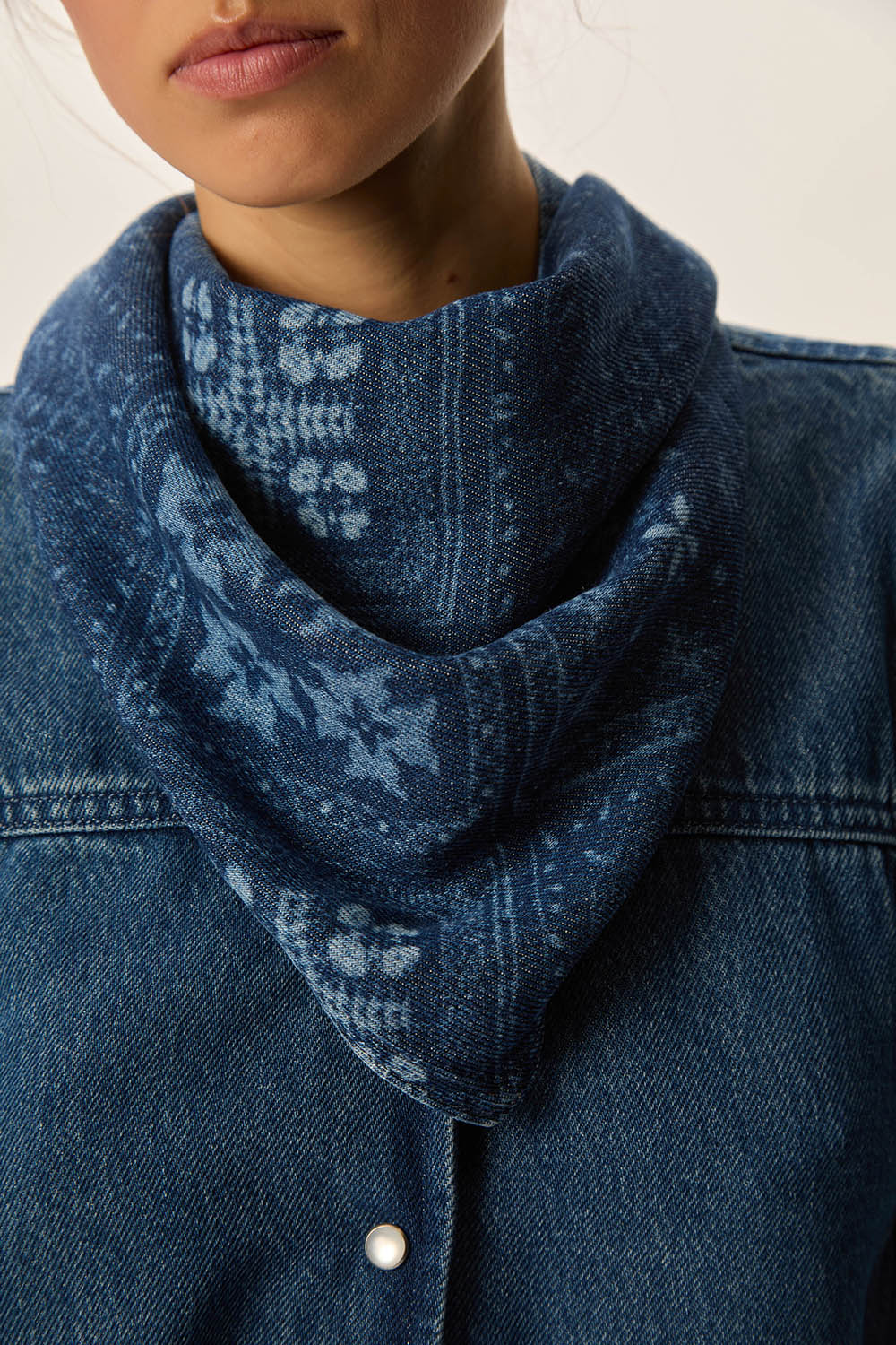 Triangle scarf Nylson Middle Blue