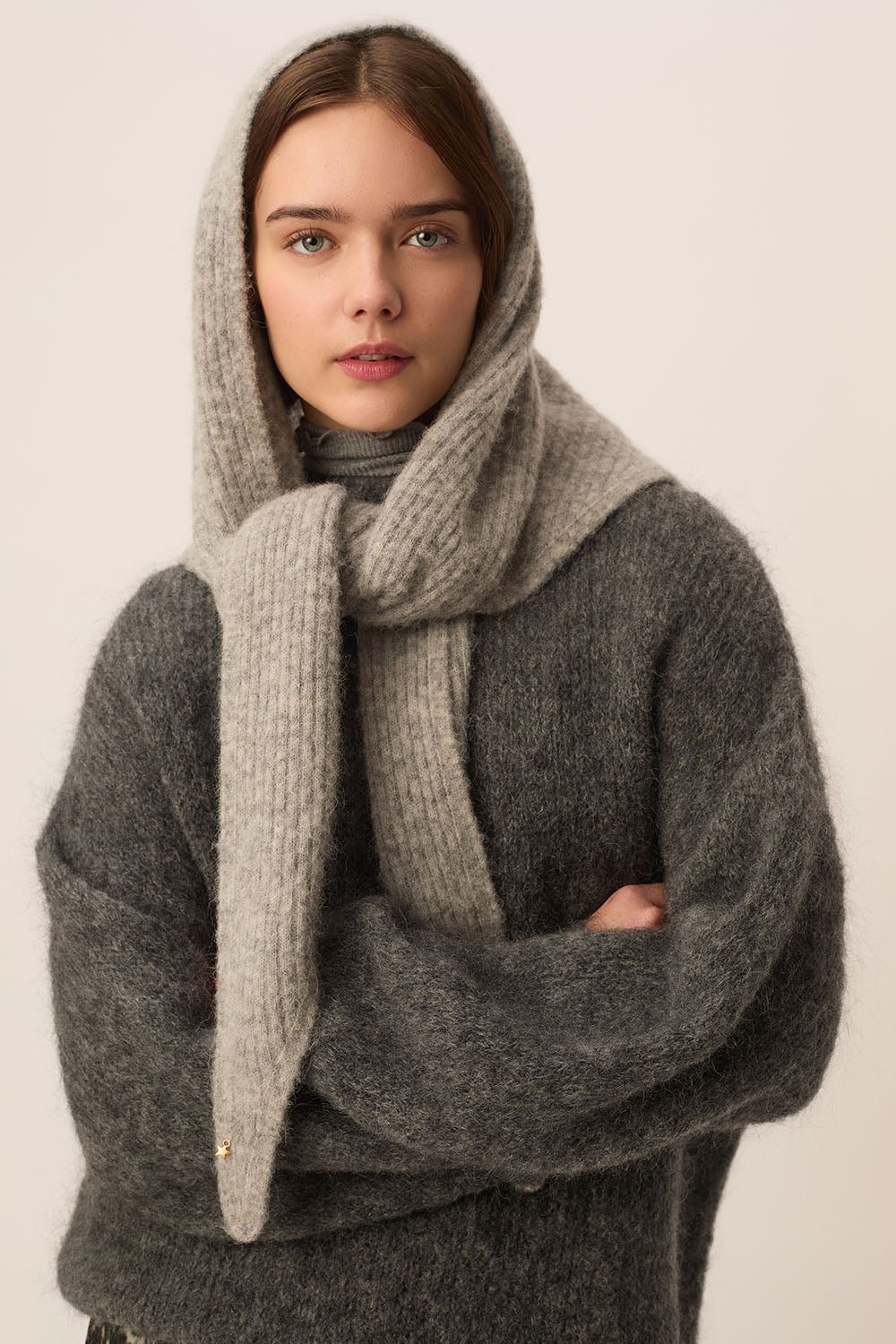 Écharpe triangle laine et alpaga gris chiné