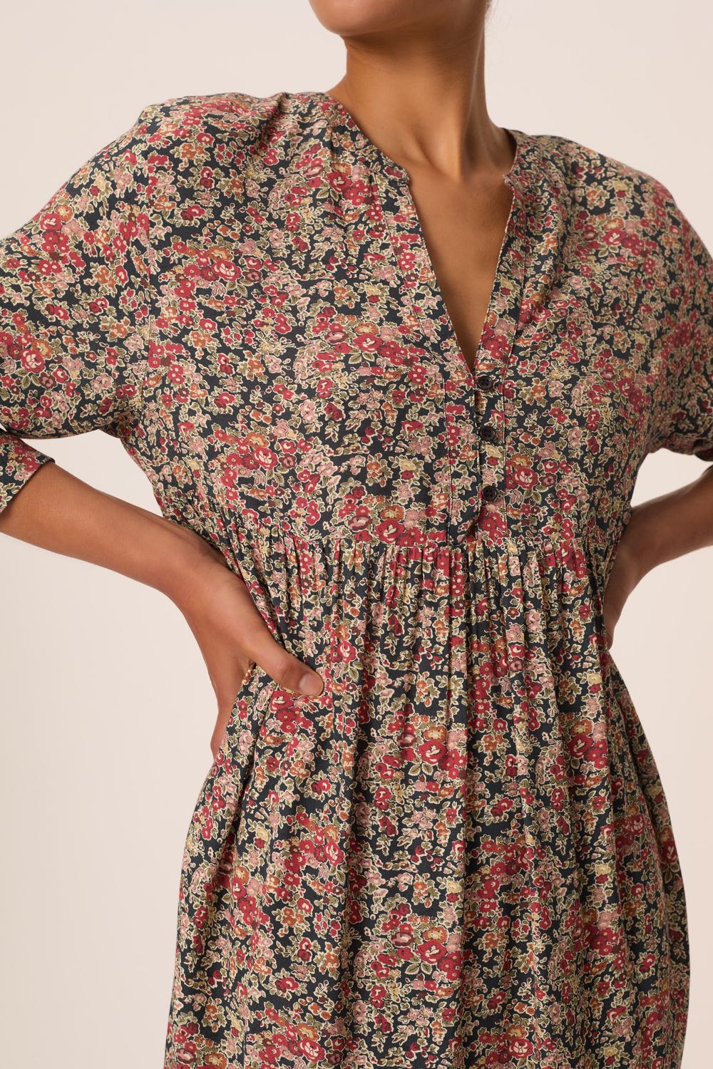 Robe Valorine Taya