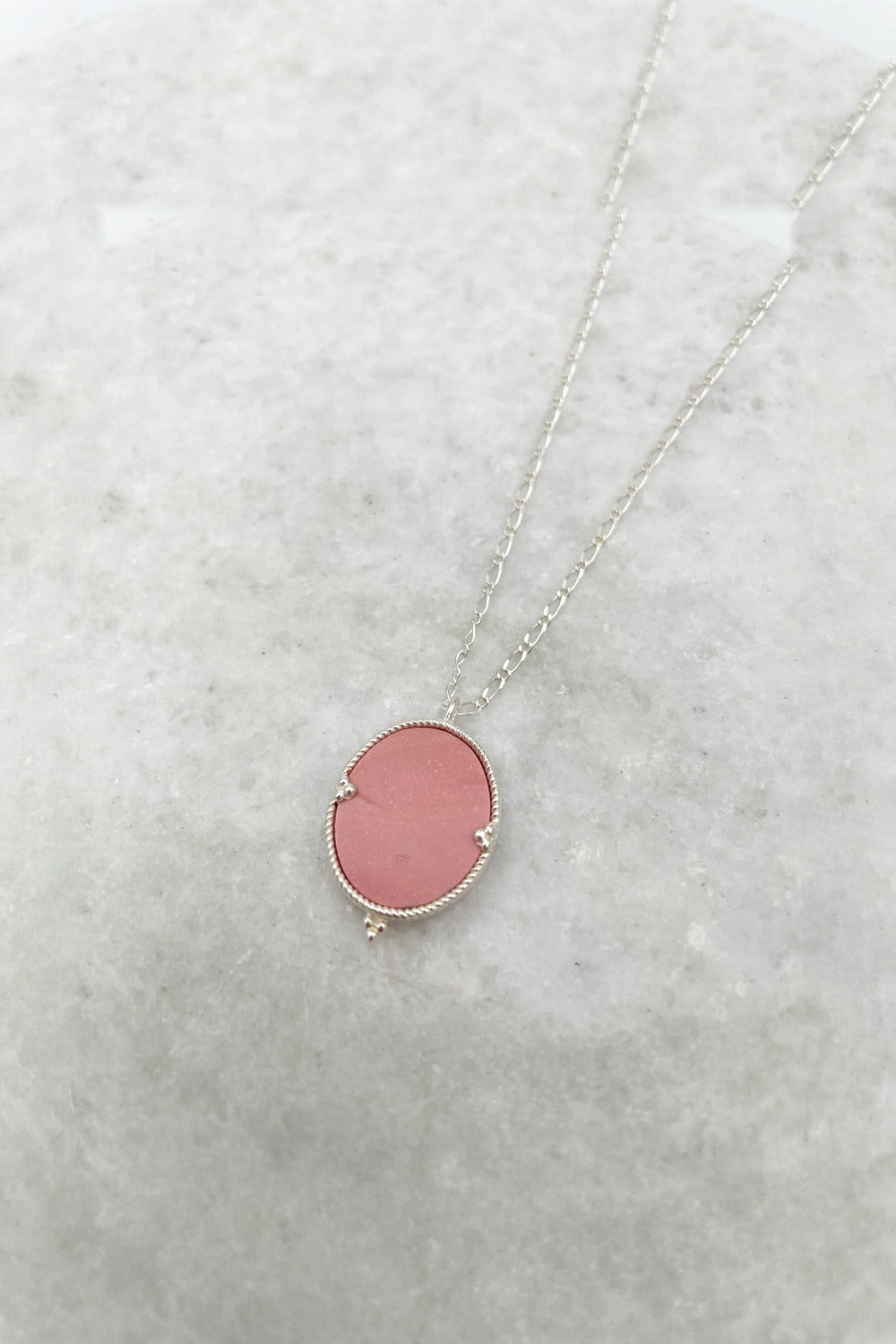 Collier Audrey Opale Rose Argent.
